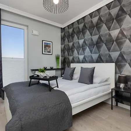 Podgorze Lipska Pet-friendly With Balcony And Parking By Renters Prestige Cracovia