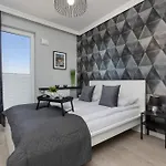 Podgorze Lipska Pet-friendly With Balcony And Parking By Renters Prestige Kraków